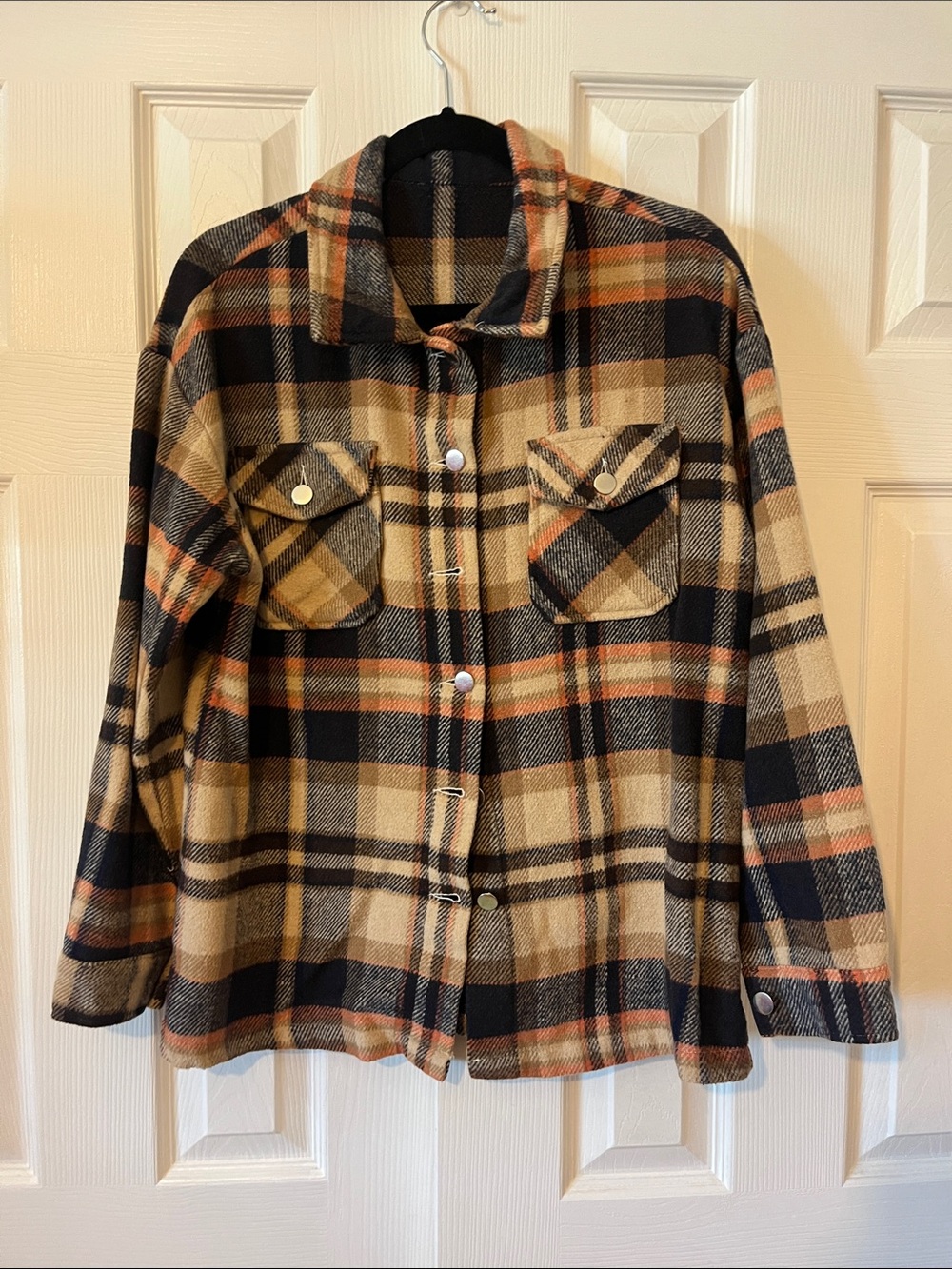 Women’s Plaid Button-Up Flannel Jacket in Tan, Black & Rust Size Medium